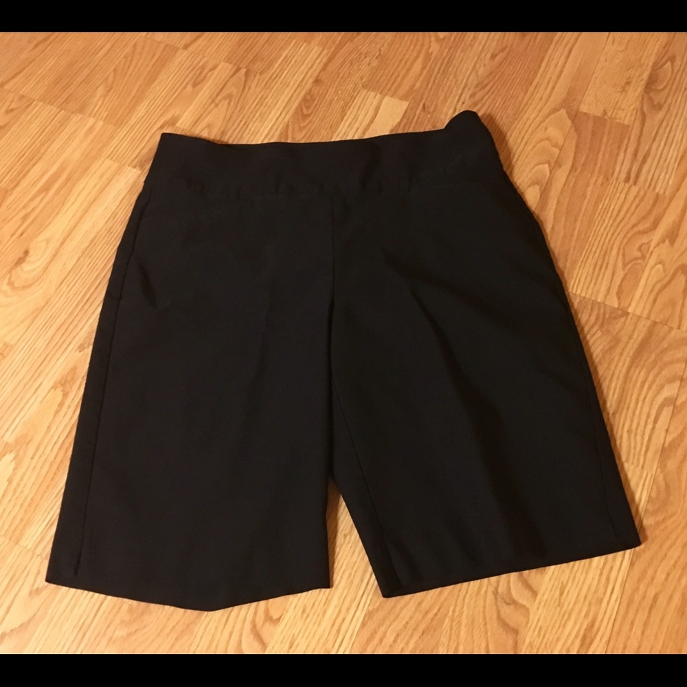 Ladies Attyre black knit shorts sz 12 - Picture 1 of 7